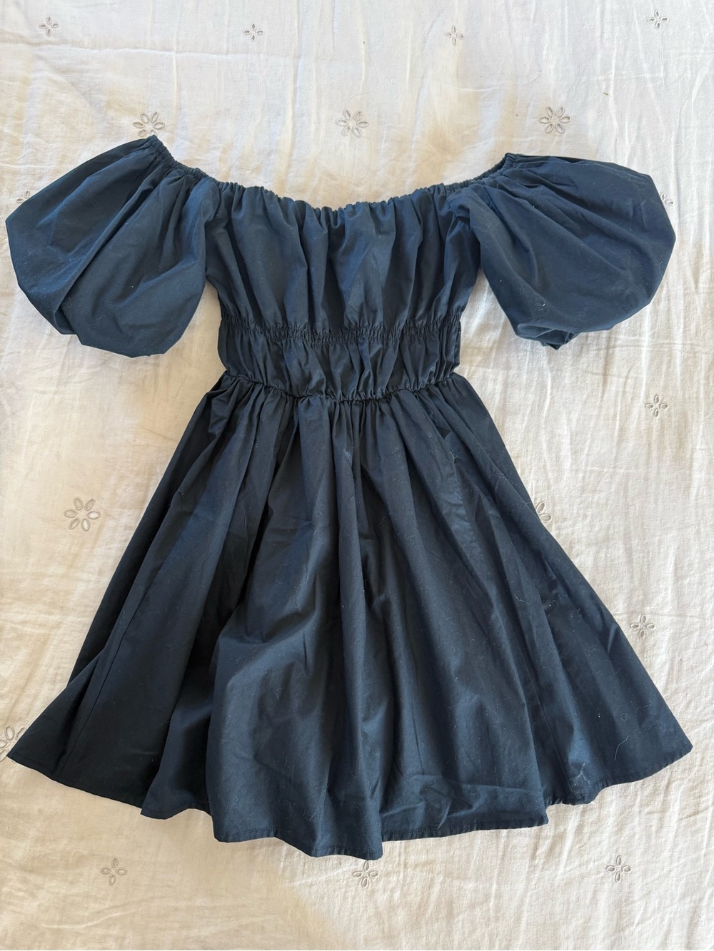 abercrombie & fitch black off-shoulder dress